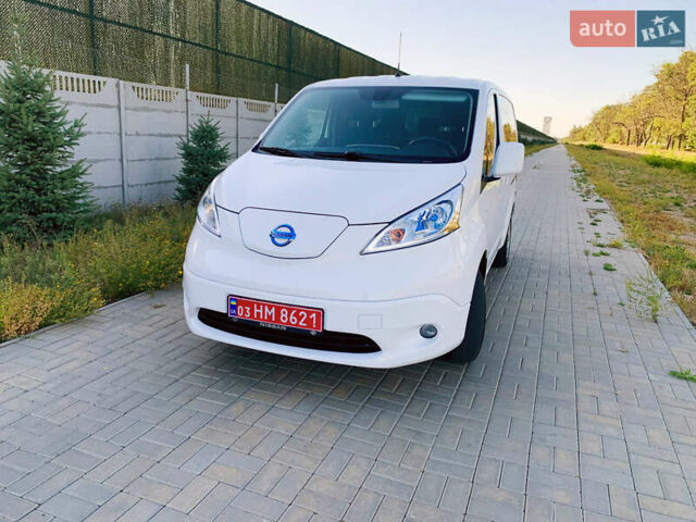 Белый Ниссан e-NV200, объемом двигателя 0 л и пробегом 119 тыс. км за 15200 $, фото 3 на Automoto.ua