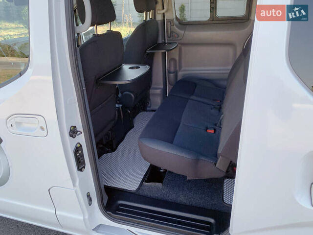 Белый Ниссан e-NV200, объемом двигателя 0 л и пробегом 124 тыс. км за 14900 $, фото 16 на Automoto.ua