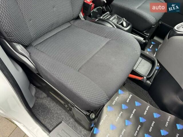 Белый Ниссан e-NV200, объемом двигателя 0 л и пробегом 125 тыс. км за 15900 $, фото 32 на Automoto.ua