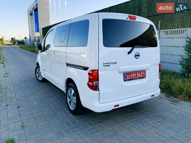 Белый Ниссан e-NV200, объемом двигателя 0 л и пробегом 119 тыс. км за 15200 $, фото 11 на Automoto.ua