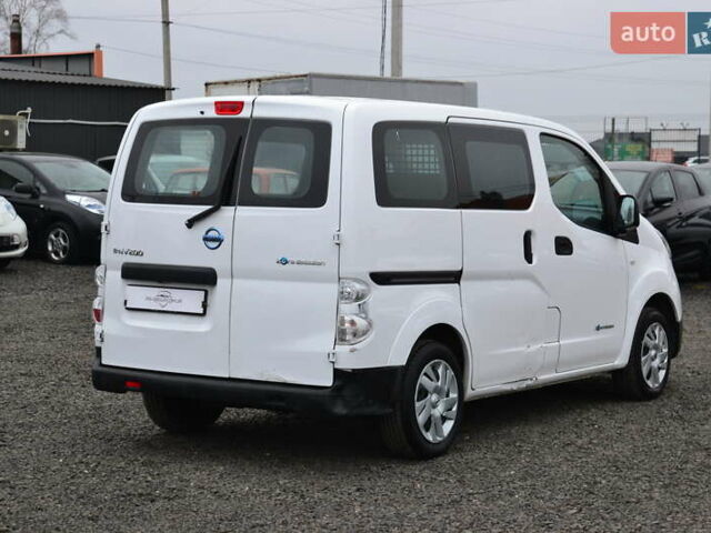 Белый Ниссан e-NV200, объемом двигателя 0 л и пробегом 90 тыс. км за 12999 $, фото 6 на Automoto.ua