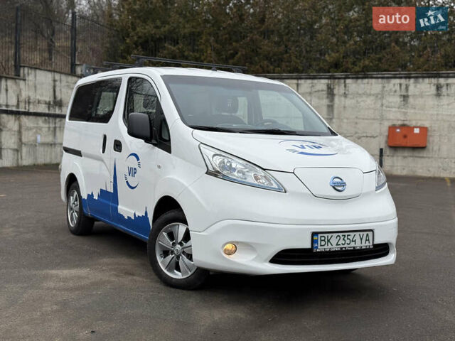 Белый Ниссан e-NV200, объемом двигателя 0 л и пробегом 50 тыс. км за 17899 $, фото 5 на Automoto.ua