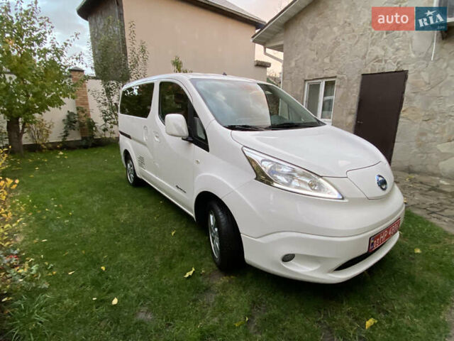 Белый Ниссан e-NV200, объемом двигателя 0 л и пробегом 47 тыс. км за 17888 $, фото 2 на Automoto.ua