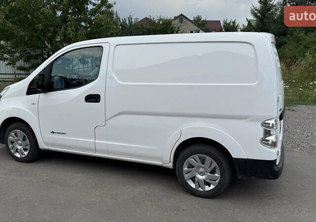 Белый Ниссан e-NV200, объемом двигателя 0 л и пробегом 80 тыс. км за 13500 $, фото 8 на Automoto.ua