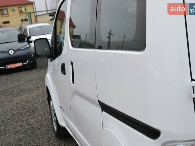 Белый Ниссан e-NV200, объемом двигателя 0 л и пробегом 90 тыс. км за 12999 $, фото 12 на Automoto.ua