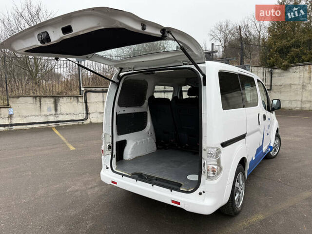 Белый Ниссан e-NV200, объемом двигателя 0 л и пробегом 50 тыс. км за 17899 $, фото 37 на Automoto.ua