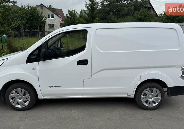 Белый Ниссан e-NV200, объемом двигателя 0 л и пробегом 80 тыс. км за 13500 $, фото 9 на Automoto.ua