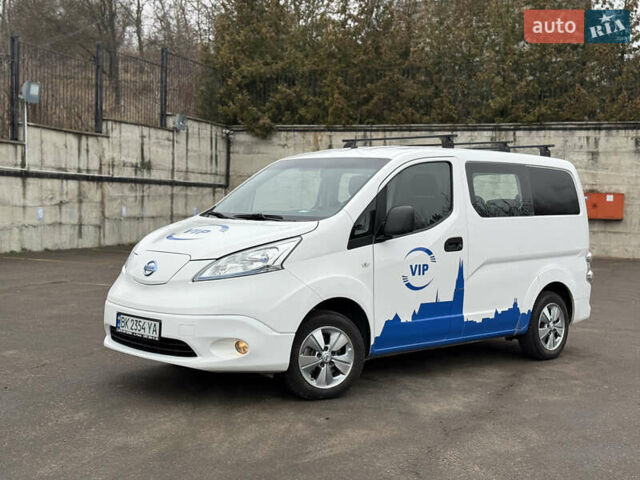 Белый Ниссан e-NV200, объемом двигателя 0 л и пробегом 50 тыс. км за 17899 $, фото 3 на Automoto.ua