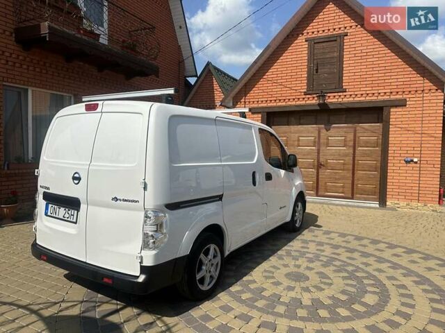 Белый Ниссан e-NV200, объемом двигателя 0 л и пробегом 19 тыс. км за 14700 $, фото 8 на Automoto.ua