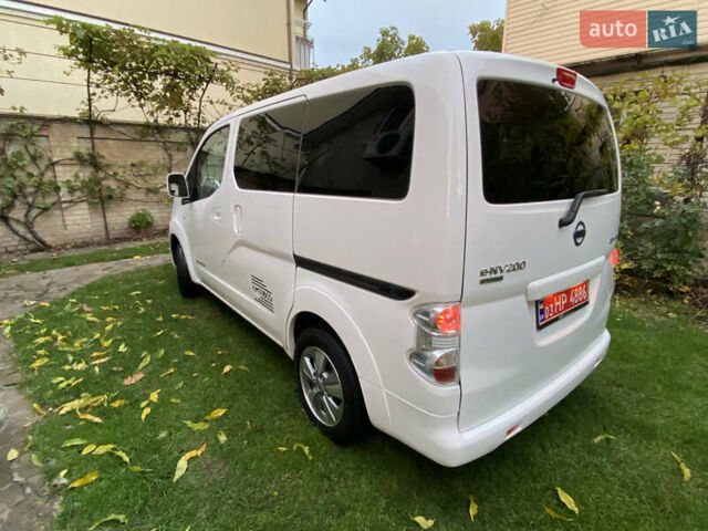 Белый Ниссан e-NV200, объемом двигателя 0 л и пробегом 47 тыс. км за 17888 $, фото 5 на Automoto.ua