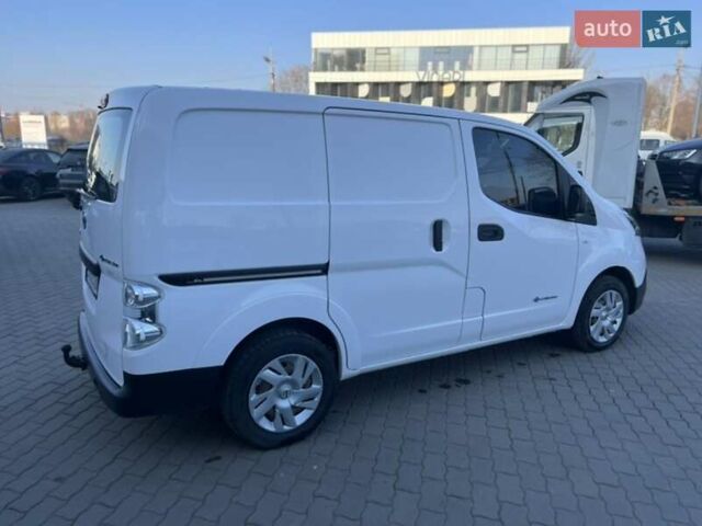 Белый Ниссан e-NV200, объемом двигателя 0 л и пробегом 34 тыс. км за 17900 $, фото 3 на Automoto.ua