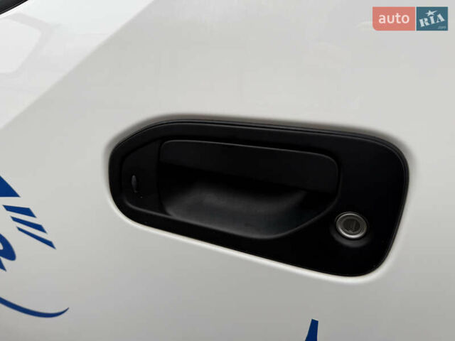 Белый Ниссан e-NV200, объемом двигателя 0 л и пробегом 50 тыс. км за 17899 $, фото 43 на Automoto.ua