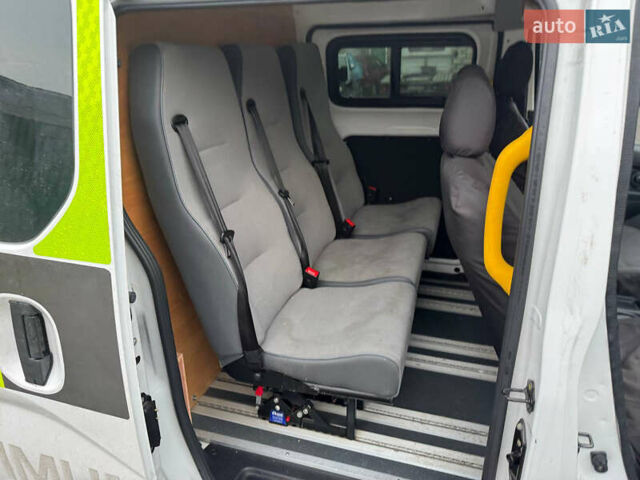 Белый Ниссан e-NV200, объемом двигателя 0 л и пробегом 200 тыс. км за 8950 $, фото 4 на Automoto.ua