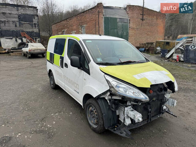 Белый Ниссан e-NV200, объемом двигателя 0 л и пробегом 200 тыс. км за 8950 $, фото 15 на Automoto.ua