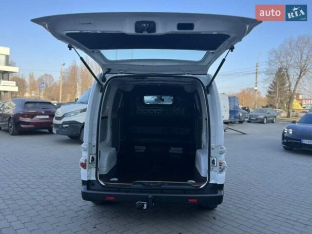Белый Ниссан e-NV200, объемом двигателя 0 л и пробегом 34 тыс. км за 17900 $, фото 12 на Automoto.ua