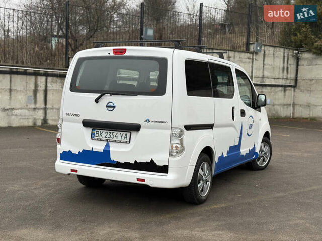 Белый Ниссан e-NV200, объемом двигателя 0 л и пробегом 50 тыс. км за 17899 $, фото 14 на Automoto.ua