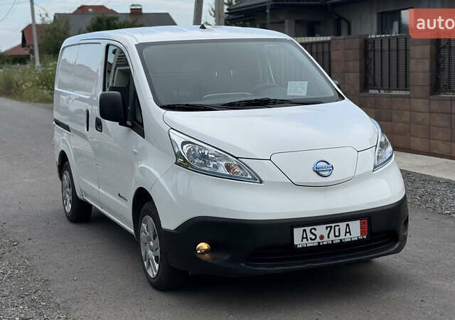 Белый Ниссан e-NV200, объемом двигателя 0 л и пробегом 80 тыс. км за 13500 $, фото 2 на Automoto.ua