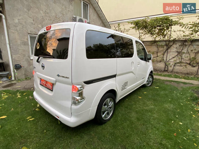 Белый Ниссан e-NV200, объемом двигателя 0 л и пробегом 47 тыс. км за 17888 $, фото 3 на Automoto.ua