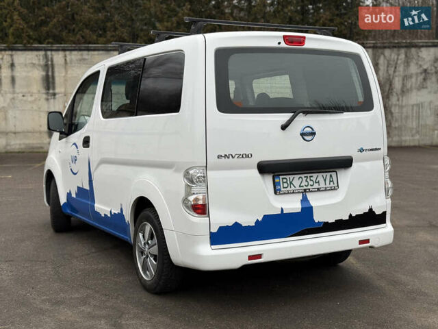 Белый Ниссан e-NV200, объемом двигателя 0 л и пробегом 50 тыс. км за 17899 $, фото 12 на Automoto.ua