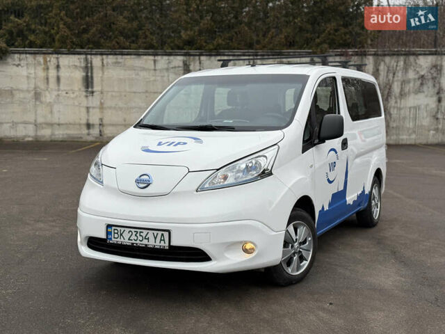 Белый Ниссан e-NV200, объемом двигателя 0 л и пробегом 50 тыс. км за 17899 $, фото 4 на Automoto.ua