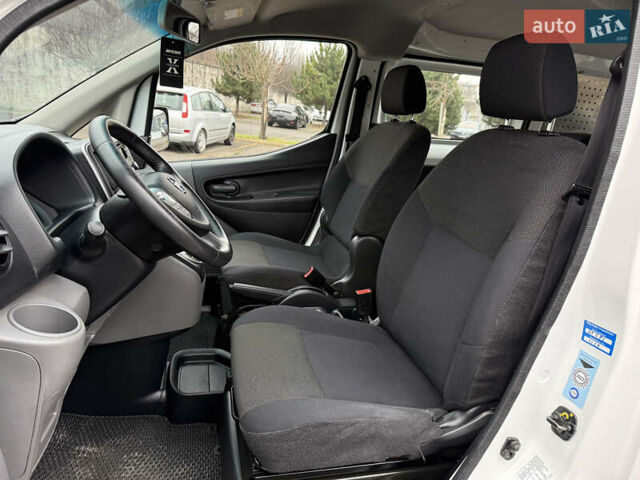 Белый Ниссан e-NV200, объемом двигателя 0 л и пробегом 50 тыс. км за 17899 $, фото 46 на Automoto.ua