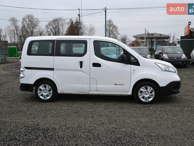 Белый Ниссан e-NV200, объемом двигателя 0 л и пробегом 90 тыс. км за 12999 $, фото 5 на Automoto.ua