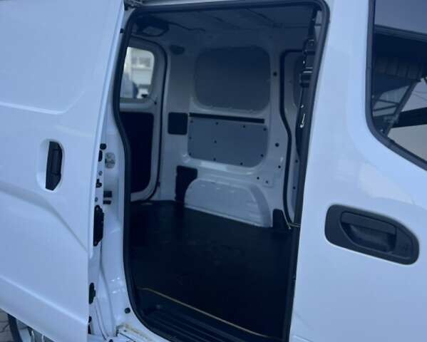 Белый Ниссан e-NV200, объемом двигателя 0 л и пробегом 34 тыс. км за 17900 $, фото 11 на Automoto.ua