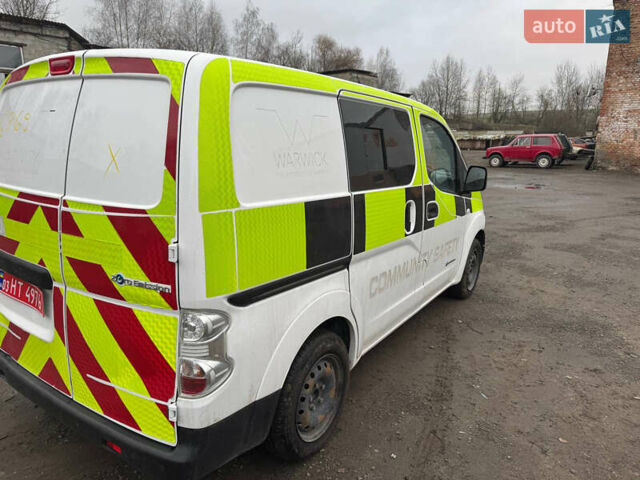 Белый Ниссан e-NV200, объемом двигателя 0 л и пробегом 200 тыс. км за 8950 $, фото 2 на Automoto.ua