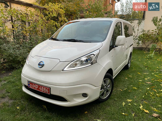 Белый Ниссан e-NV200, объемом двигателя 0 л и пробегом 47 тыс. км за 17888 $, фото 1 на Automoto.ua