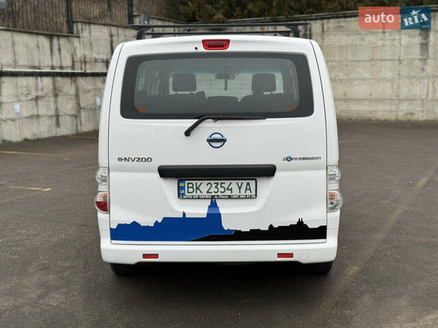 Белый Ниссан e-NV200, объемом двигателя 0 л и пробегом 50 тыс. км за 17899 $, фото 13 на Automoto.ua