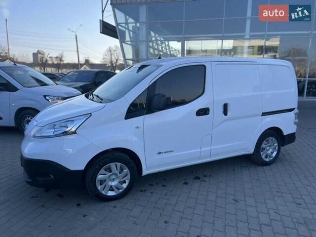 Белый Ниссан e-NV200, объемом двигателя 0 л и пробегом 34 тыс. км за 17900 $, фото 2 на Automoto.ua