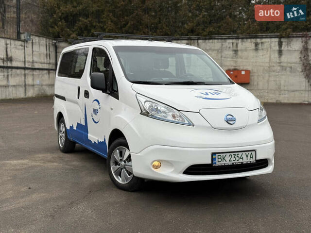 Белый Ниссан e-NV200, объемом двигателя 0 л и пробегом 50 тыс. км за 17899 $, фото 53 на Automoto.ua