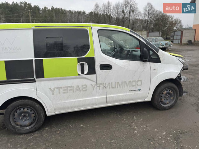 Белый Ниссан e-NV200, объемом двигателя 0 л и пробегом 200 тыс. км за 8950 $, фото 13 на Automoto.ua