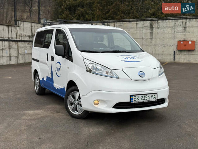 Белый Ниссан e-NV200, объемом двигателя 0 л и пробегом 50 тыс. км за 17899 $, фото 7 на Automoto.ua