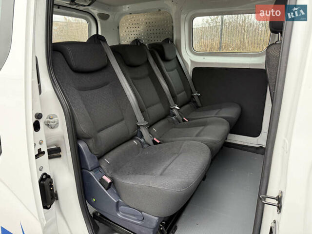 Белый Ниссан e-NV200, объемом двигателя 0 л и пробегом 50 тыс. км за 17899 $, фото 31 на Automoto.ua