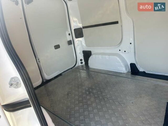 Белый Ниссан e-NV200, объемом двигателя 0 л и пробегом 19 тыс. км за 14700 $, фото 27 на Automoto.ua