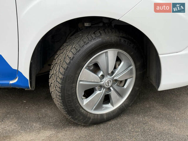 Белый Ниссан e-NV200, объемом двигателя 0 л и пробегом 50 тыс. км за 17899 $, фото 8 на Automoto.ua