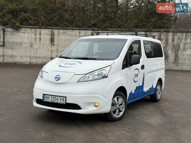 Белый Ниссан e-NV200, объемом двигателя 0 л и пробегом 50 тыс. км за 17899 $, фото 1 на Automoto.ua