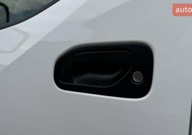 Белый Ниссан e-NV200, объемом двигателя 0 л и пробегом 80 тыс. км за 13500 $, фото 11 на Automoto.ua