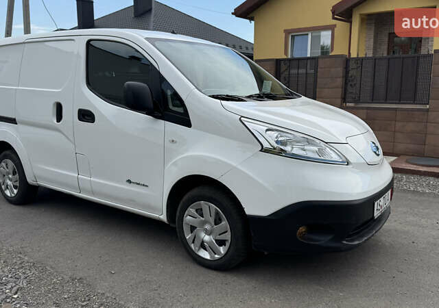 Белый Ниссан e-NV200, объемом двигателя 0 л и пробегом 80 тыс. км за 13500 $, фото 3 на Automoto.ua