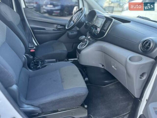 Белый Ниссан e-NV200, объемом двигателя 0 л и пробегом 34 тыс. км за 17900 $, фото 15 на Automoto.ua