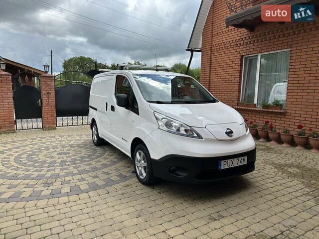 Белый Ниссан e-NV200, объемом двигателя 0 л и пробегом 25 тыс. км за 14700 $, фото 19 на Automoto.ua