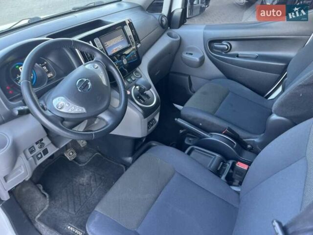 Белый Ниссан e-NV200, объемом двигателя 0 л и пробегом 34 тыс. км за 17900 $, фото 18 на Automoto.ua