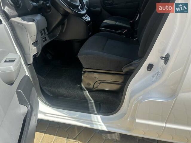 Белый Ниссан e-NV200, объемом двигателя 0 л и пробегом 19 тыс. км за 14700 $, фото 15 на Automoto.ua