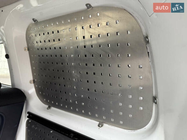 Белый Ниссан e-NV200, объемом двигателя 0 л и пробегом 50 тыс. км за 17899 $, фото 39 на Automoto.ua