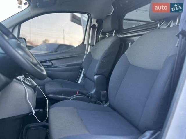 Белый Ниссан e-NV200, объемом двигателя 0 л и пробегом 34 тыс. км за 17900 $, фото 28 на Automoto.ua