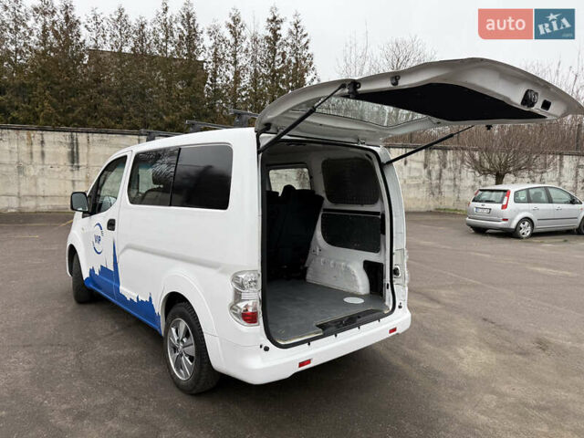 Белый Ниссан e-NV200, объемом двигателя 0 л и пробегом 50 тыс. км за 17899 $, фото 42 на Automoto.ua