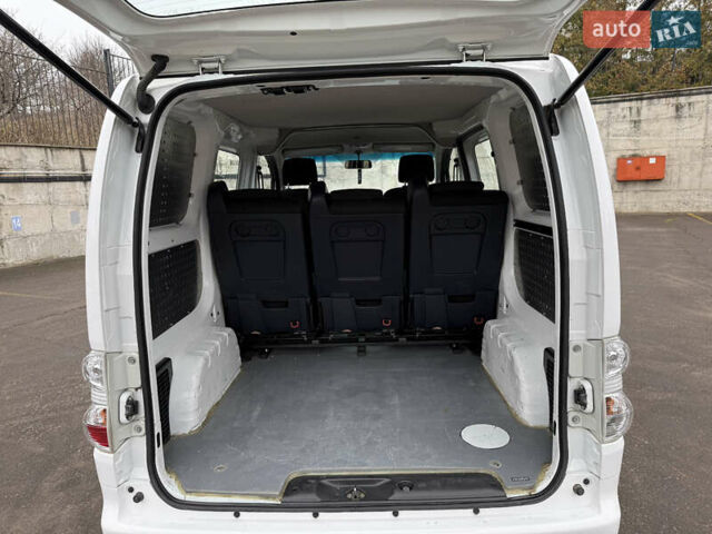 Белый Ниссан e-NV200, объемом двигателя 0 л и пробегом 50 тыс. км за 17899 $, фото 36 на Automoto.ua