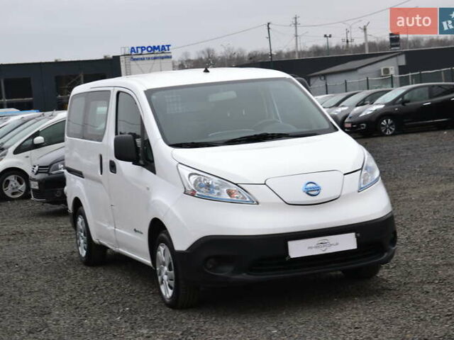 Белый Ниссан e-NV200, объемом двигателя 0 л и пробегом 90 тыс. км за 12999 $, фото 3 на Automoto.ua