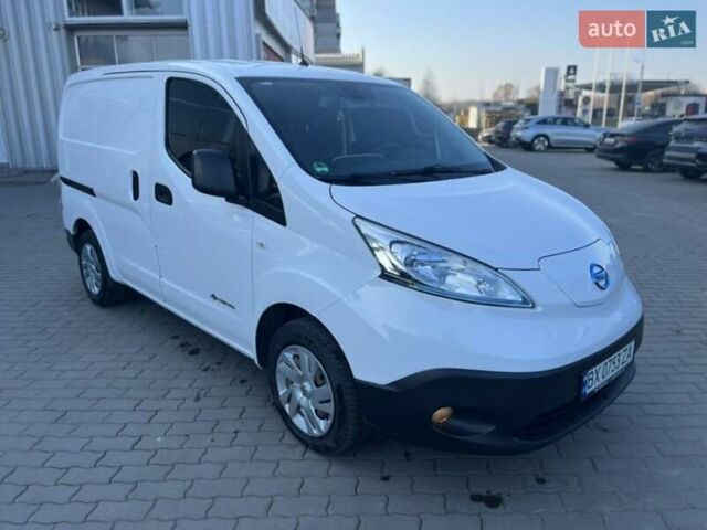 Белый Ниссан e-NV200, объемом двигателя 0 л и пробегом 34 тыс. км за 18900 $, фото 1 на Automoto.ua